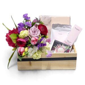 Sweet Treat – Flowers & Pamper Gift Box